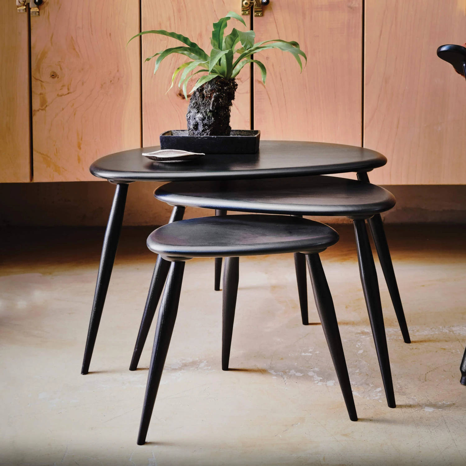 Ercol Pebble Black Ash Nest Of 3 Tables 3 Ercol Pebble Black Ash Nest Of 3 Tables