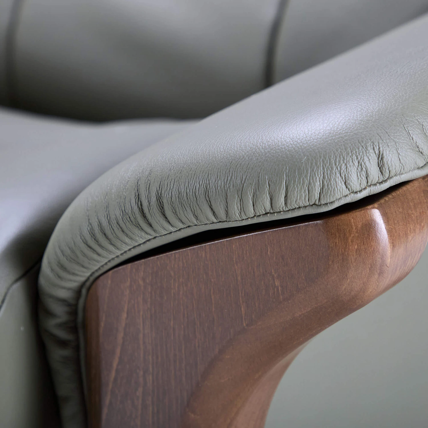 Stressless Windsor High-Back 3 Seater Recliner Sofa In Paloma Shadow Green & Walnut 10 Stressless Windsor High-Back 3 Seater Recliner Sofa In Paloma Shadow Green & Walnut - Image 8