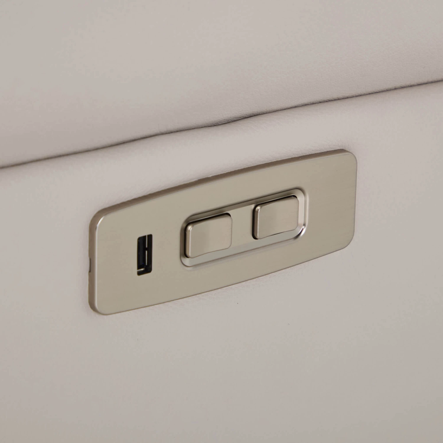 G Plan Seattle Capri Chalk Leather 3 Seater Double Power Recliner Sofa 11 G Plan Seattle Capri Chalk Leather 3 Seater Double Power Recliner Sofa - Image 9